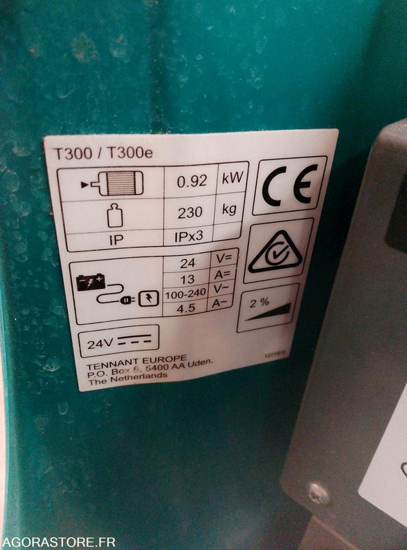 Súrológép auto laveuse TENNANT T300: 10 kép. Súrológép auto laveuse TENNANT T300: 10 kép.