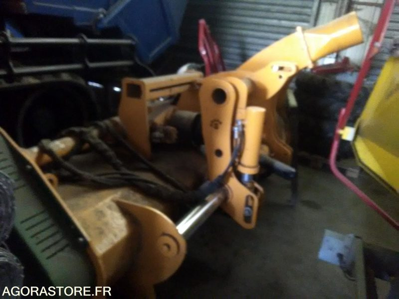 Broyeur forestier récupérateur exportateur biosylva T-2000 - Kerti gépek: 2 kép. Broyeur forestier récupérateur exportateur biosylva T-2000 - Kerti gépek: 2 kép.