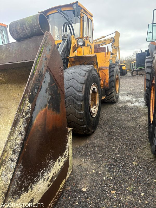 Chargeuse l120 - - Rakodógép: 3 kép. Chargeuse l120 - - Rakodógép: 3 kép.