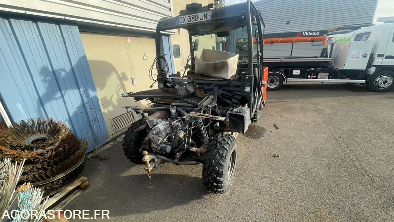 Kubota RTV - Traktor: 3 kép. Kubota RTV - Traktor: 3 kép.