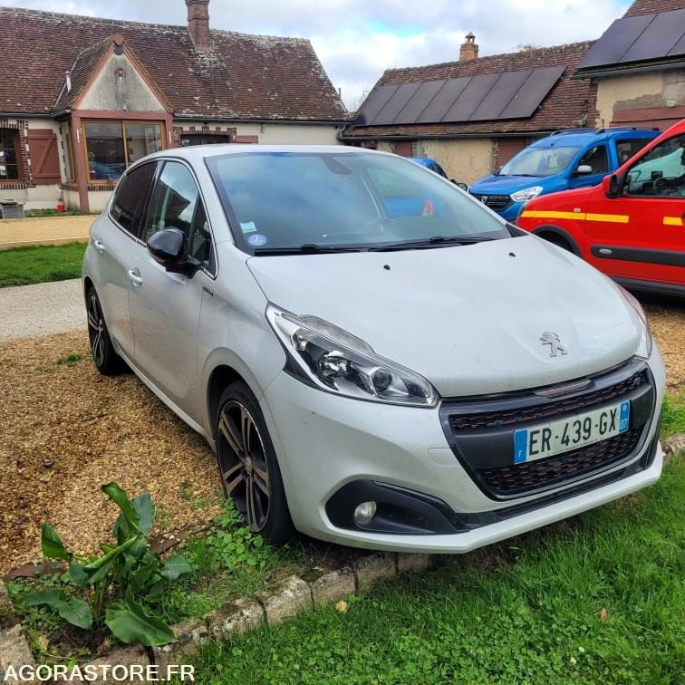 Peugeot 208 gt line - 125 321 kms - 2017 - Autó: 1 kép. Peugeot 208 gt line - 125 321 kms - 2017 - Autó: 1 kép.