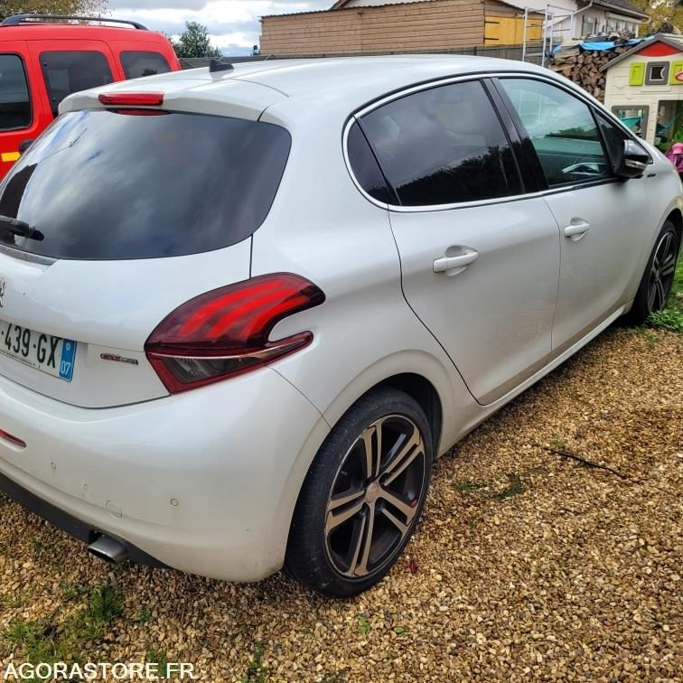 Peugeot 208 gt line - 125 321 kms - 2017 - Autó: 4 kép. Peugeot 208 gt line - 125 321 kms - 2017 - Autó: 4 kép.
