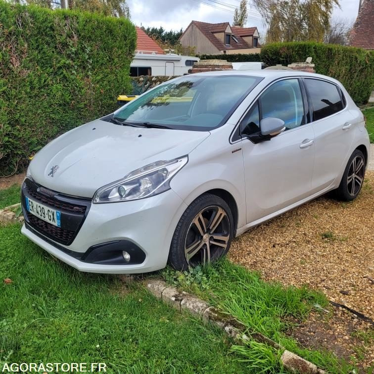 Peugeot 208 gt line - 125 321 kms - 2017 - Autó: 2 kép. Peugeot 208 gt line - 125 321 kms - 2017 - Autó: 2 kép.