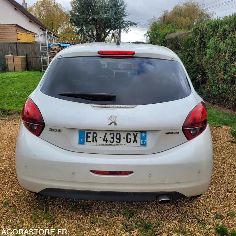 Peugeot 208 gt line - 125 321 kms - 2017 - Autó: 5 kép. Peugeot 208 gt line - 125 321 kms - 2017 - Autó: 5 kép.