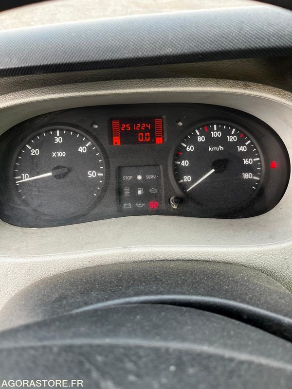 Renault master 2.5 dci 2004 251000km - Furgon: 3 kép. Renault master 2.5 dci 2004 251000km - Furgon: 3 kép.