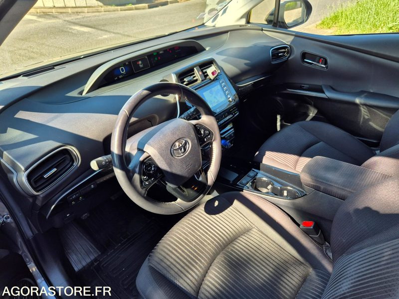 Toyota prius hybride 1.6 finition premium - 2020 - 106 500km - Autó: 3 kép. Toyota prius hybride 1.6 finition premium - 2020 - 106 500km - Autó: 3 kép.