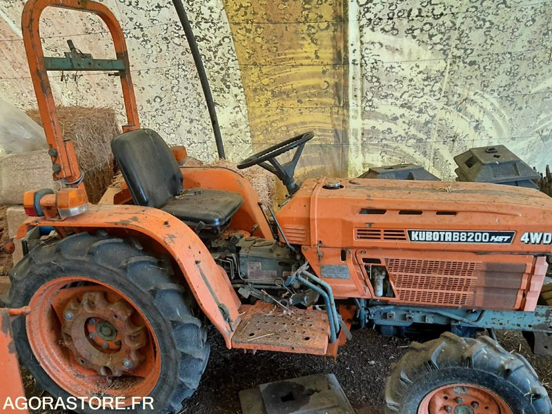 Tracteur kubota B 8200 H de 1985 NON ROULANT - Traktor: 1 kép. Tracteur kubota B 8200 H de 1985 NON ROULANT - Traktor: 1 kép.