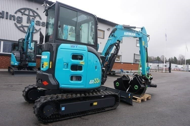 Airman AX 33 U - Minikotró: 4 kép. Airman AX 33 U - Minikotró: 4 kép.