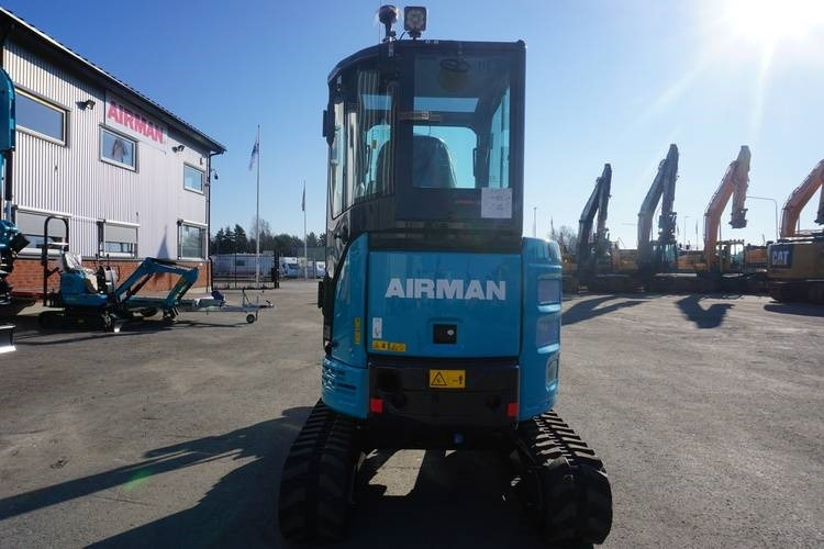 Airman AX26U-7 *Uthyres* - Minikotró: 2 kép. Airman AX26U-7 *Uthyres* - Minikotró: 2 kép.