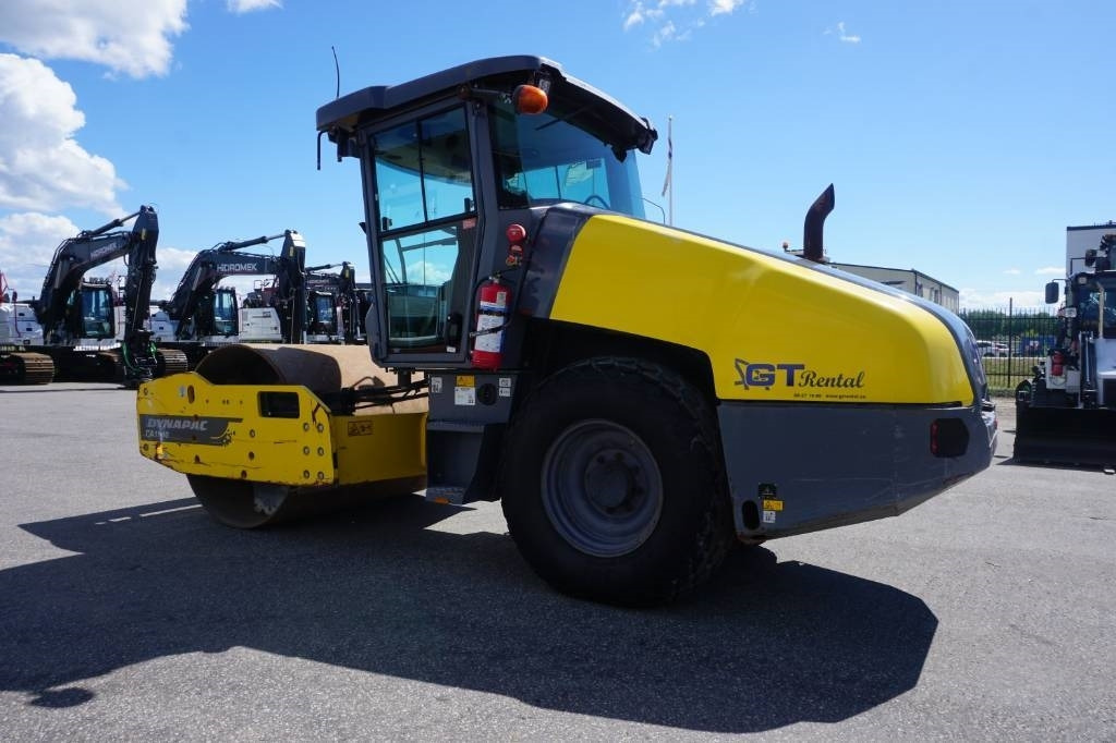 Atlas Copco Dynapac CA 1500 - Talajtömörítő: 3 kép. Atlas Copco Dynapac CA 1500 - Talajtömörítő: 3 kép.