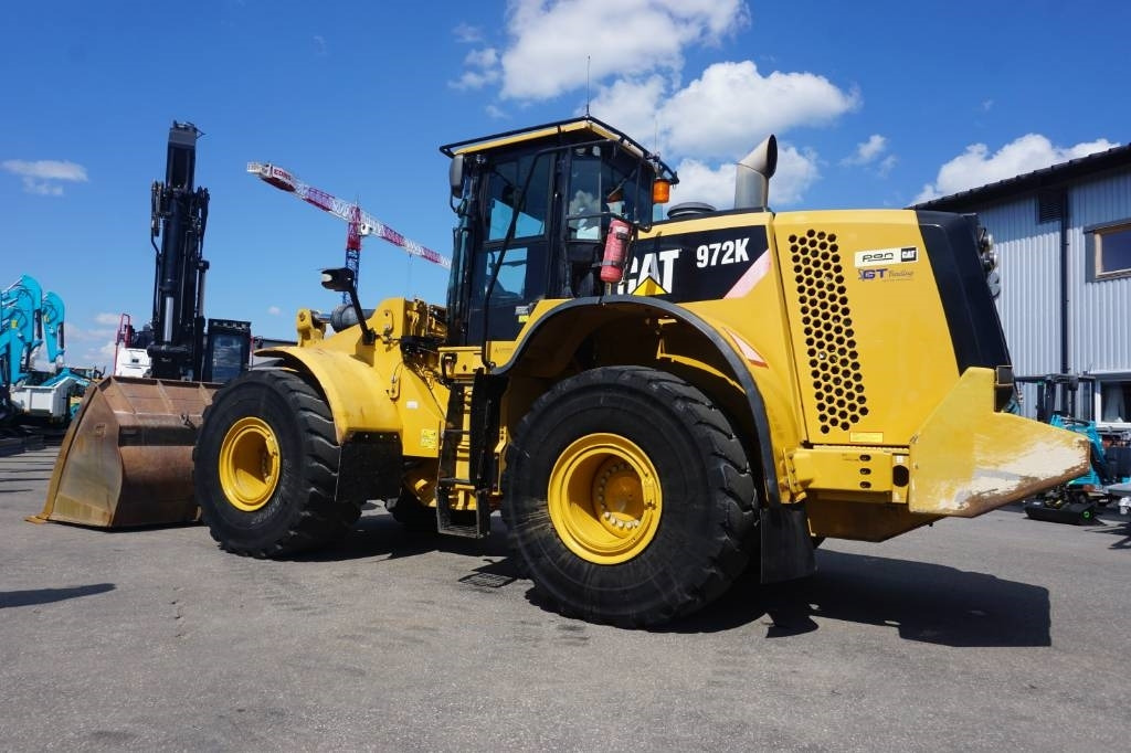 CAT 972 K - Gumikerekes homlokrakodó: 4 kép. CAT 972 K - Gumikerekes homlokrakodó: 4 kép.