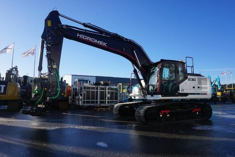 Hidromek HMK 230 LC-5 - Lánctalpas kotró: 3 kép. Hidromek HMK 230 LC-5 - Lánctalpas kotró: 3 kép.