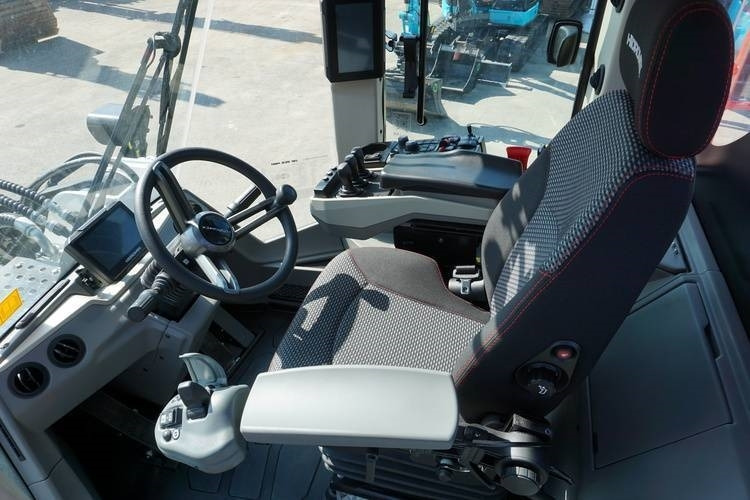 Hidromek HMK 635 WL-5 - Gumikerekes homlokrakodó: 5 kép. Hidromek HMK 635 WL-5 - Gumikerekes homlokrakodó: 5 kép.