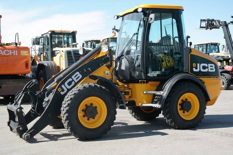 JCB 409ZX - Gumikerekes homlokrakodó: 1 kép. JCB 409ZX - Gumikerekes homlokrakodó: 1 kép.