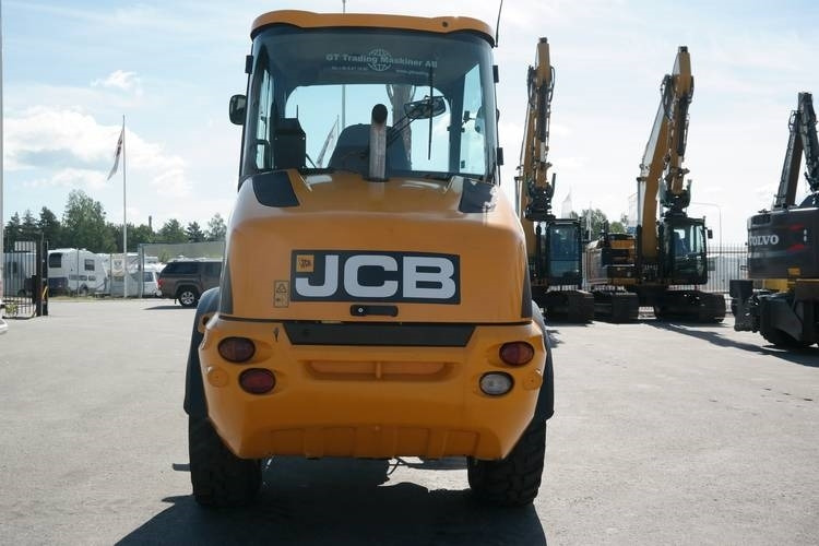 JCB 409ZX - Gumikerekes homlokrakodó: 4 kép. JCB 409ZX - Gumikerekes homlokrakodó: 4 kép.