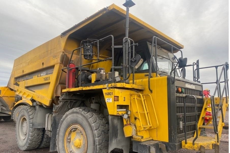 Komatsu HD405-7 - Bánya teherautó: 1 kép. Komatsu HD405-7 - Bánya teherautó: 1 kép.