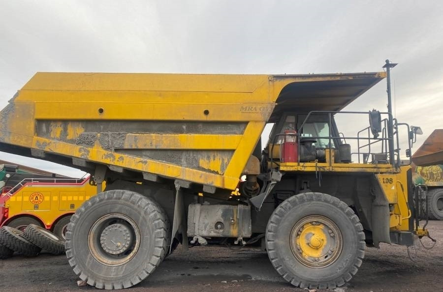 Komatsu HD405-7 - Bánya teherautó: 3 kép. Komatsu HD405-7 - Bánya teherautó: 3 kép.