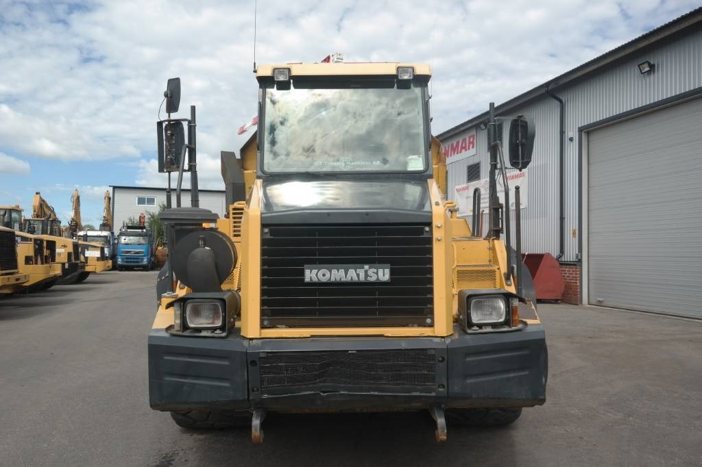 Komatsu HM 300-2 - Csuklós dömper: 2 kép. Komatsu HM 300-2 - Csuklós dömper: 2 kép.