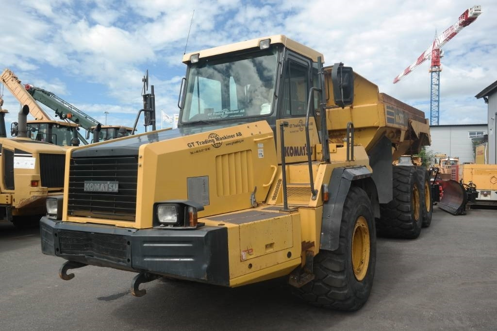 Komatsu HM 300-2 - Csuklós dömper: 3 kép. Komatsu HM 300-2 - Csuklós dömper: 3 kép.