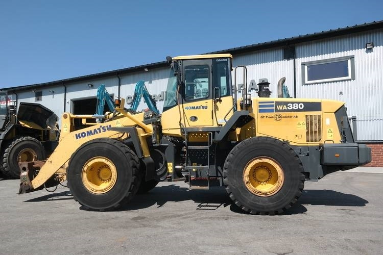 Komatsu WA 380-5-H - Gumikerekes homlokrakodó: 4 kép. Komatsu WA 380-5-H - Gumikerekes homlokrakodó: 4 kép.