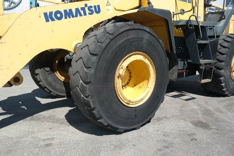 Komatsu WA 380-5-H - Gumikerekes homlokrakodó: 2 kép. Komatsu WA 380-5-H - Gumikerekes homlokrakodó: 2 kép.