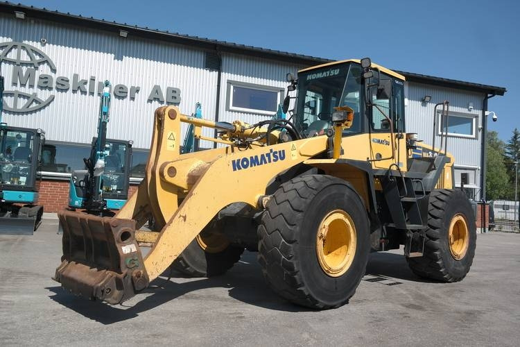 Komatsu WA 380-5-H - Gumikerekes homlokrakodó: 1 kép. Komatsu WA 380-5-H - Gumikerekes homlokrakodó: 1 kép.