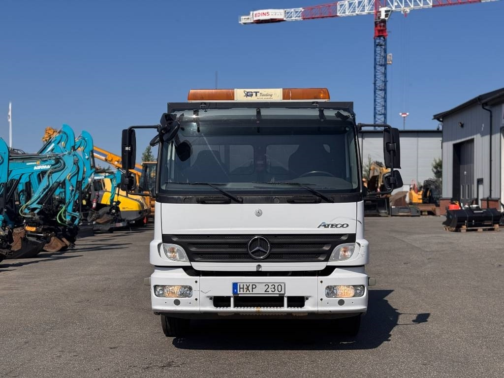 Mercedes-Benz Atego 1524 L 4X2 Växlare Pallift - Dobozos felépítményű teherautó: 2 kép. Mercedes-Benz Atego 1524 L 4X2 Växlare Pallift - Dobozos felépítményű teherautó: 2 kép.