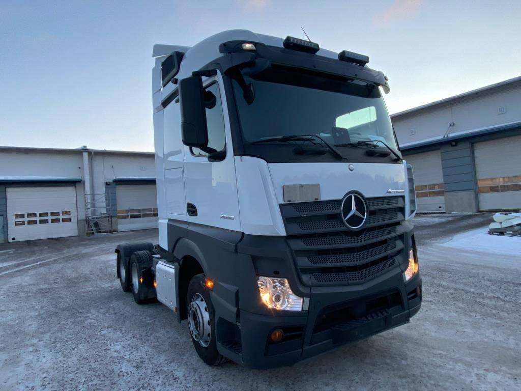 Mercedes-Benz Actros 2658 - Nyergesvontató: 1 kép. Mercedes-Benz Actros 2658 - Nyergesvontató: 1 kép.
