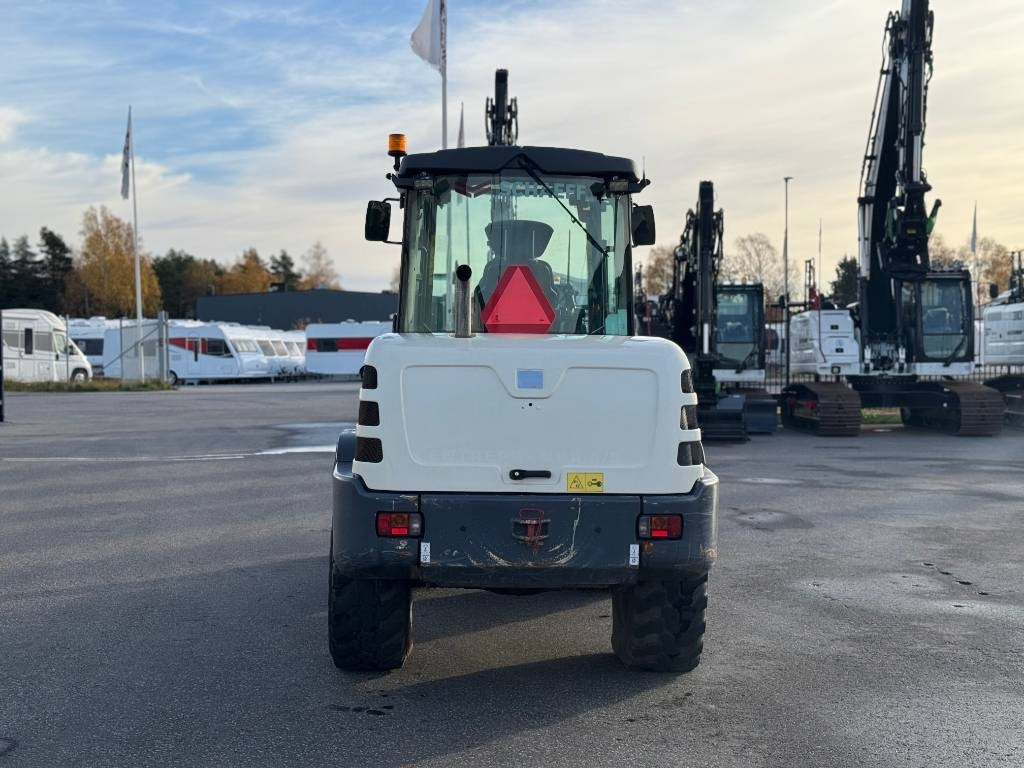 Terex TL 100 - Gumikerekes homlokrakodó: 5 kép. Terex TL 100 - Gumikerekes homlokrakodó: 5 kép.