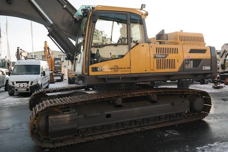 Volvo EC 380 D L - Lánctalpas kotró: 5 kép. Volvo EC 380 D L - Lánctalpas kotró: 5 kép.