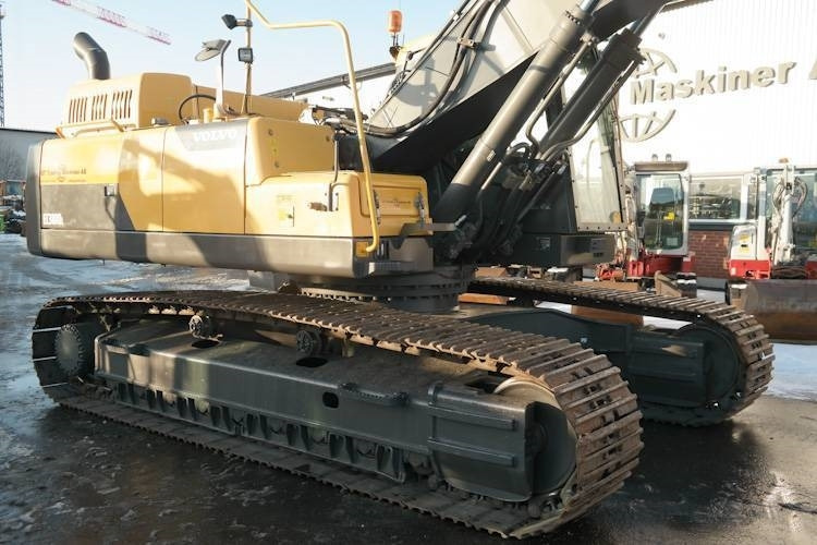 Volvo EC 380 D L - Lánctalpas kotró: 3 kép. Volvo EC 380 D L - Lánctalpas kotró: 3 kép.