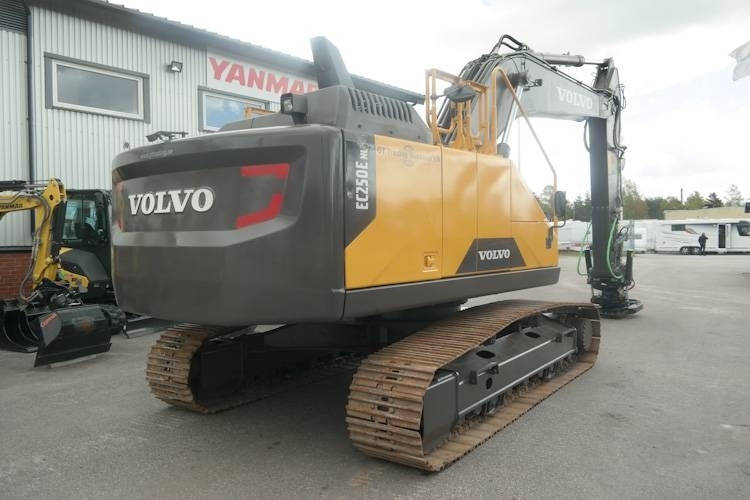 Volvo EC250 ELn *Uthyres* - Lánctalpas kotró: 2 kép. Volvo EC250 ELn *Uthyres* - Lánctalpas kotró: 2 kép.