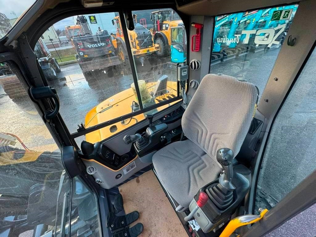 Volvo ECR 88 D - Minikotró: 4 kép. Volvo ECR 88 D - Minikotró: 4 kép.