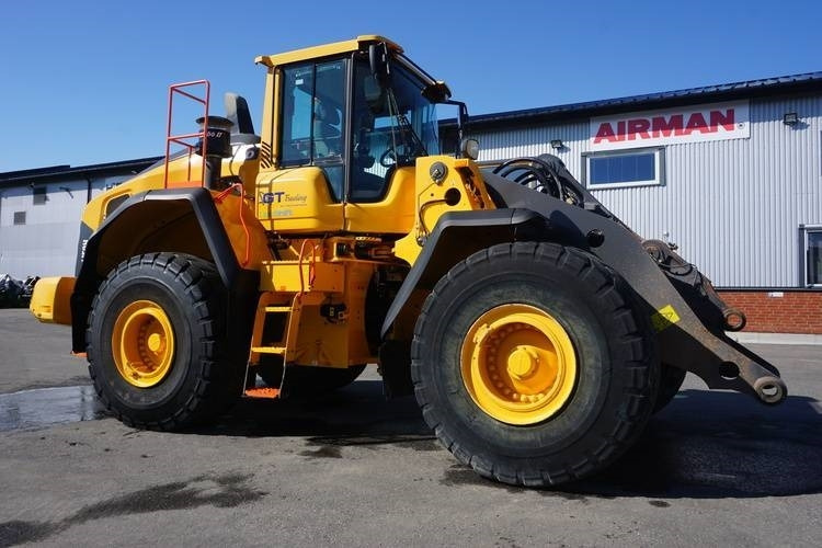Volvo L 150 H - Gumikerekes homlokrakodó: 2 kép. Volvo L 150 H - Gumikerekes homlokrakodó: 2 kép.