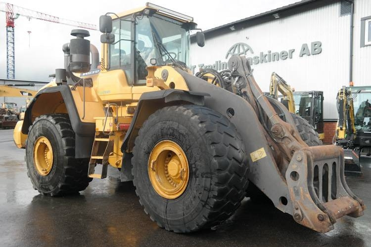 Volvo L220G - Gumikerekes homlokrakodó: 1 kép. Volvo L220G - Gumikerekes homlokrakodó: 1 kép.