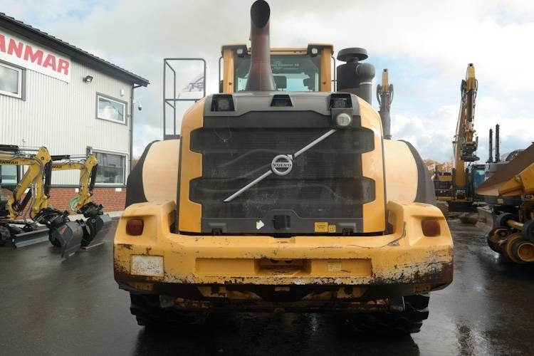 Volvo L220G - Gumikerekes homlokrakodó: 3 kép. Volvo L220G - Gumikerekes homlokrakodó: 3 kép.