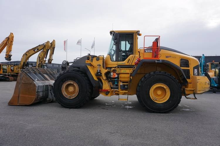 Volvo L250H - Gumikerekes homlokrakodó: 1 kép. Volvo L250H - Gumikerekes homlokrakodó: 1 kép.