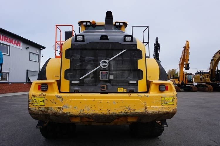 Volvo L250H - Gumikerekes homlokrakodó: 4 kép. Volvo L250H - Gumikerekes homlokrakodó: 4 kép.