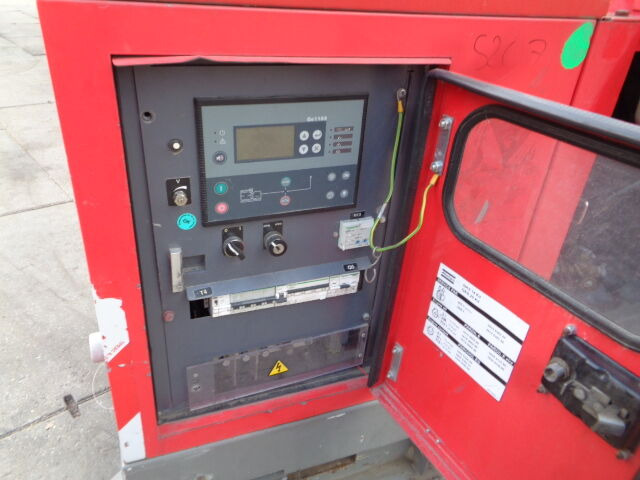 Atlas Copco QAS 20 KVA - Áramfejlesztő: 5 kép. Atlas Copco QAS 20 KVA - Áramfejlesztő: 5 kép.