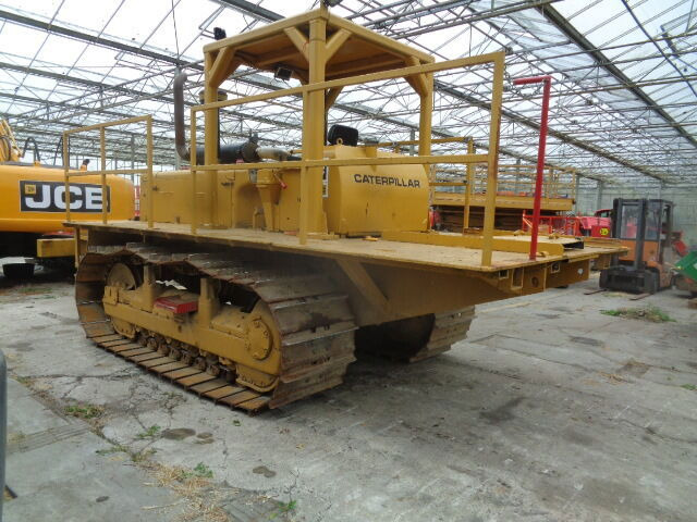 Caterpillar D6C - Buldózer: 3 kép. Caterpillar D6C - Buldózer: 3 kép.