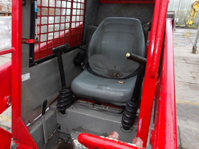 Mini homlokrakodó Gehl 1640: 7 kép.