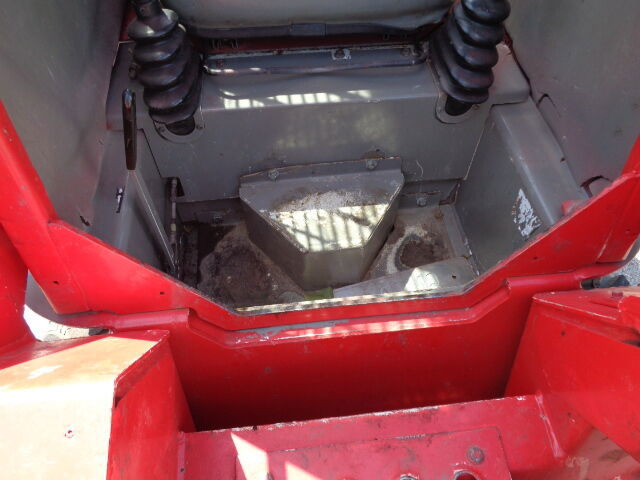 Mini homlokrakodó Gehl 1640: 20 kép.