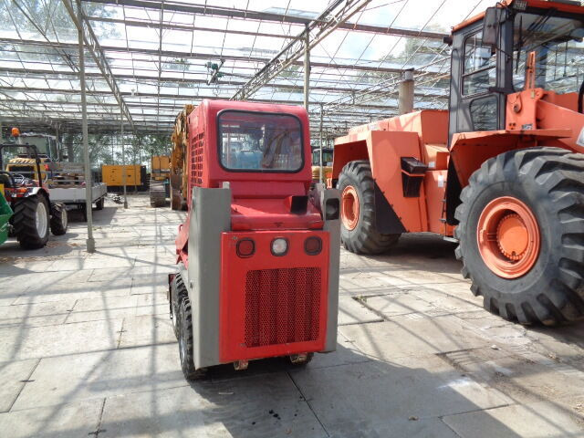 Mini homlokrakodó Gehl 1640: 26 kép.