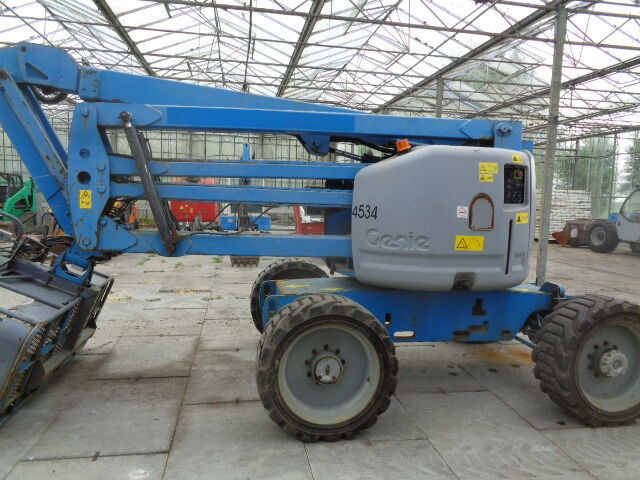 Genie Z45/25 - Személyemelő: 1 kép. Genie Z45/25 - Személyemelő: 1 kép.
