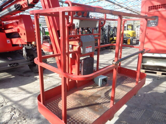 Haulotte HA16PX 4WD - Személyemelő: 3 kép. Haulotte HA16PX 4WD - Személyemelő: 3 kép.