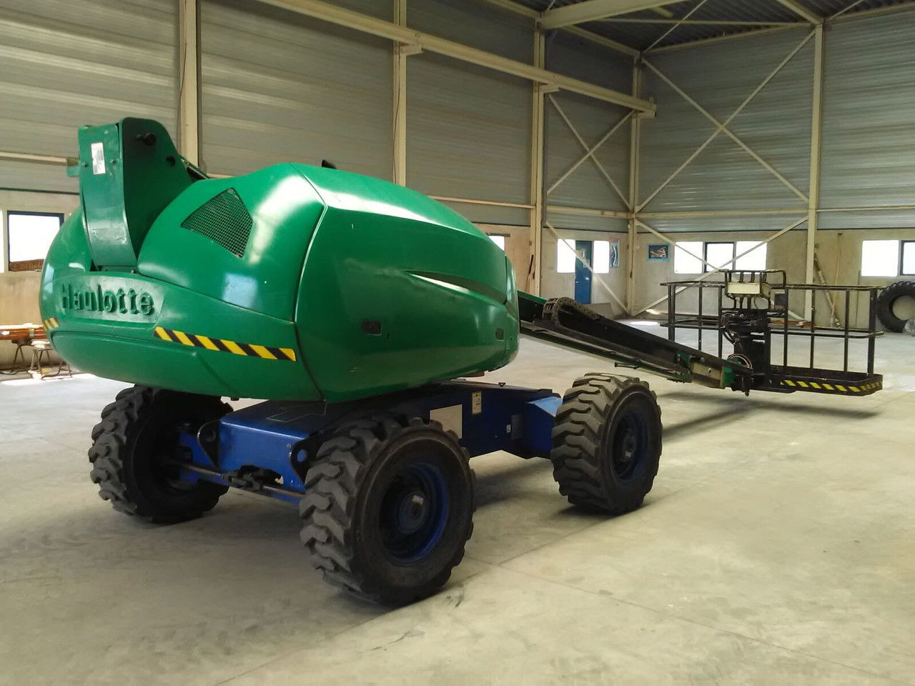 Haulotte HX14 - Teleszkópos emelő: 1 kép. Haulotte HX14 - Teleszkópos emelő: 1 kép.