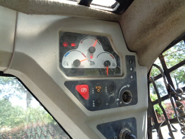 JCB 135 R - Mini homlokrakodó: 2 kép. JCB 135 R - Mini homlokrakodó: 2 kép.