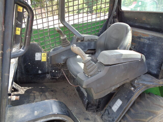 JCB 135 R - Mini homlokrakodó: 3 kép. JCB 135 R - Mini homlokrakodó: 3 kép.