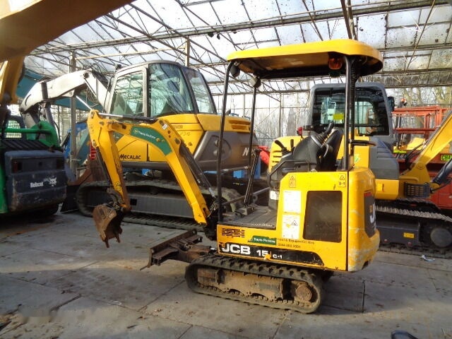 JCB 15C - Minikotró: 2 kép. JCB 15C - Minikotró: 2 kép.