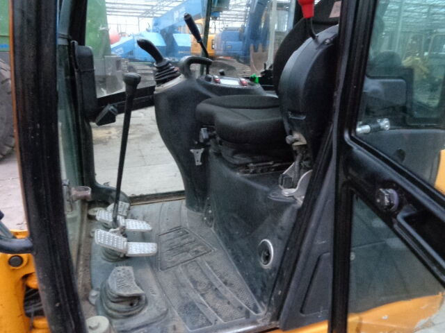 JCB 8018 - Minikotró: 2 kép. JCB 8018 - Minikotró: 2 kép.